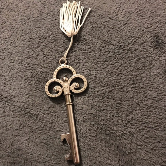 A bottle opener - Picture 2 of 2